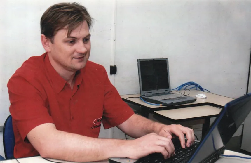 Henrique Nedel nos primeiros anos da Nedel Informática, na assistência técnica